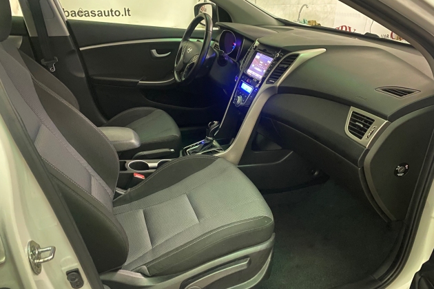 Hyundai I30 automobilių nuoma