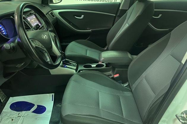 Hyundai I30 automobilių nuoma