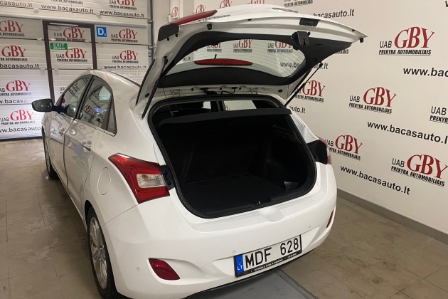Hyundai I30 automobilių nuoma
