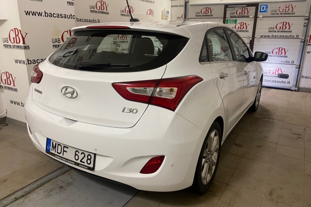 Hyundai I30 automobilių nuoma