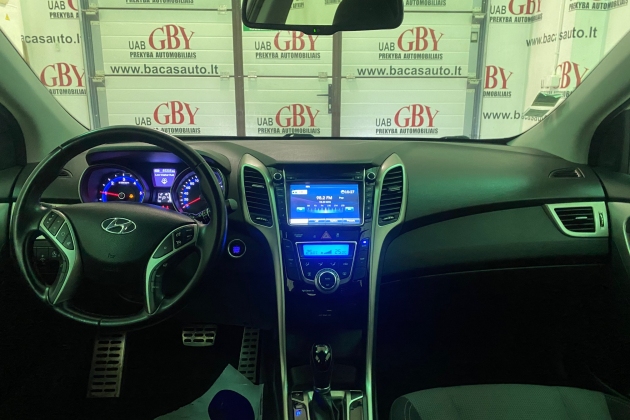 Hyundai I30 automobilių nuoma