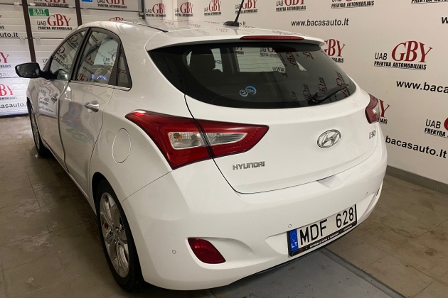 Hyundai I30 automobilių nuoma