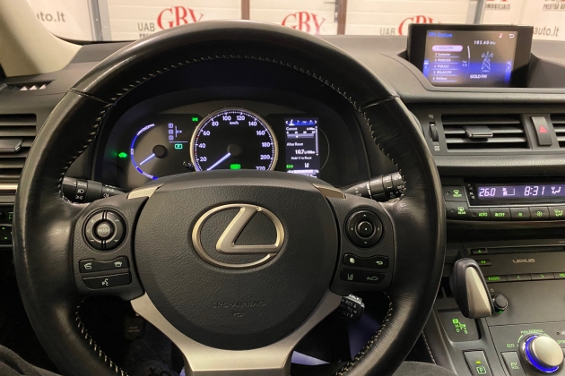 Lexus CT200h automobilių nuoma