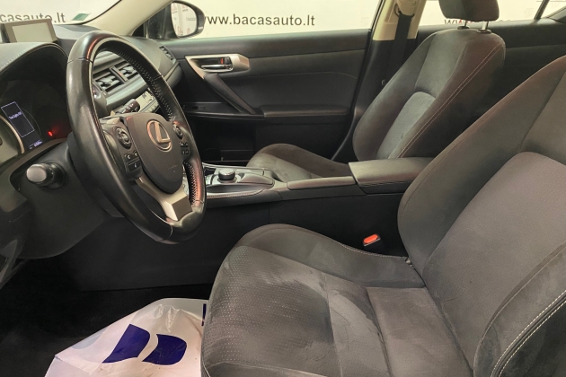 Lexus CT200h automobilių nuoma