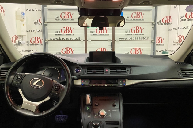 Lexus CT200h automobilių nuoma