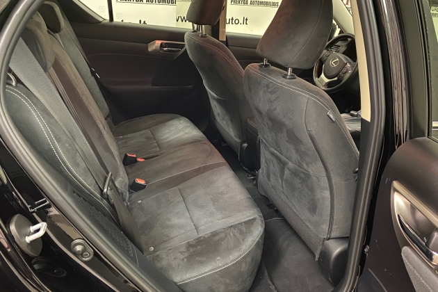 Lexus CT200h automobilių nuoma