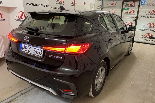 Lexus CT200h automobilių nuoma