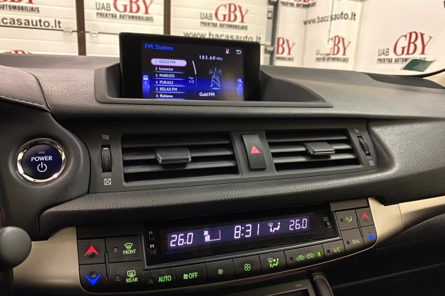 Lexus CT200h automobilių nuoma