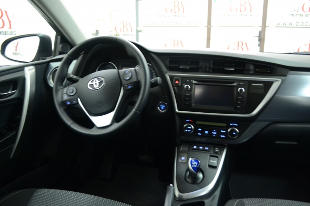 Toyota Auris automobilių nuoma