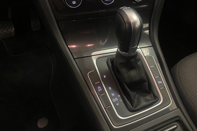 Volkswagen Golf automobilių nuoma