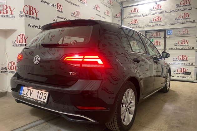 Volkswagen Golf automobilių nuoma