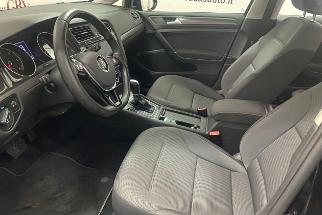 Volkswagen Golf automobilių nuoma