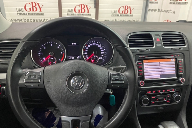 VW Golf automobilių nuoma